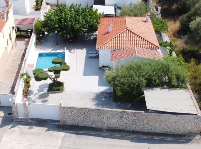 Chalet de 3 habitaciones en Vinaròs en venta con piscina garaje - 435.000 € (Ref: 9953056)