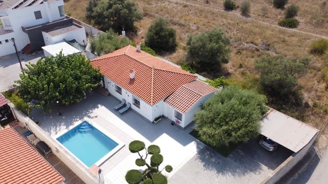 Chalet de 3 habitaciones en Vinaròs en venta con piscina garaje - 435.000 € (Ref: 9953056)