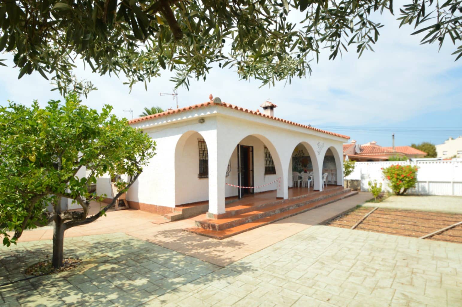 2 bedroom Villa for sale in Vinaros with garage - € 250,000 (Ref: 9956614)