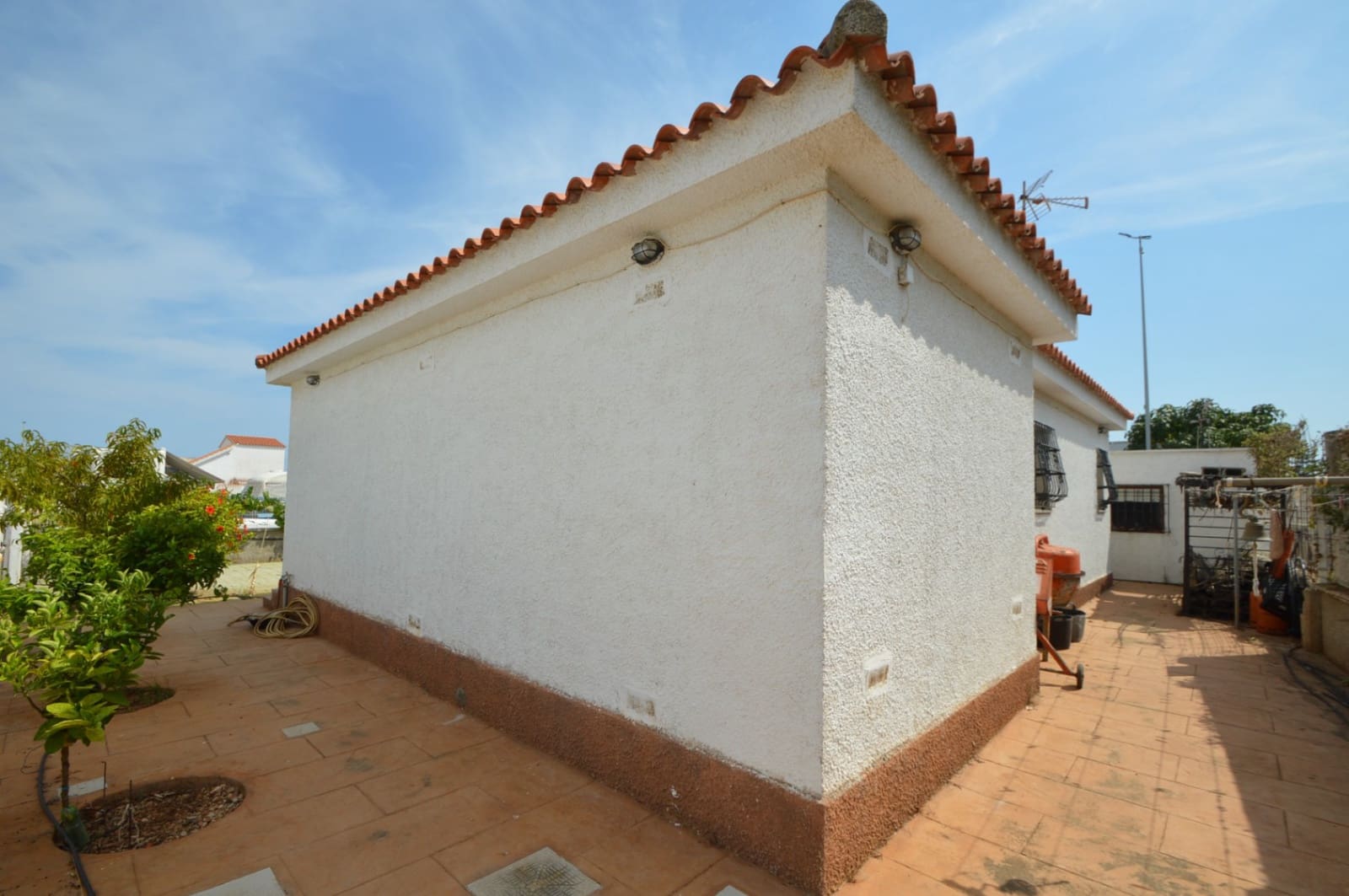 2 bedroom Villa for sale in Vinaros with garage - € 250,000 (Ref: 9956614)