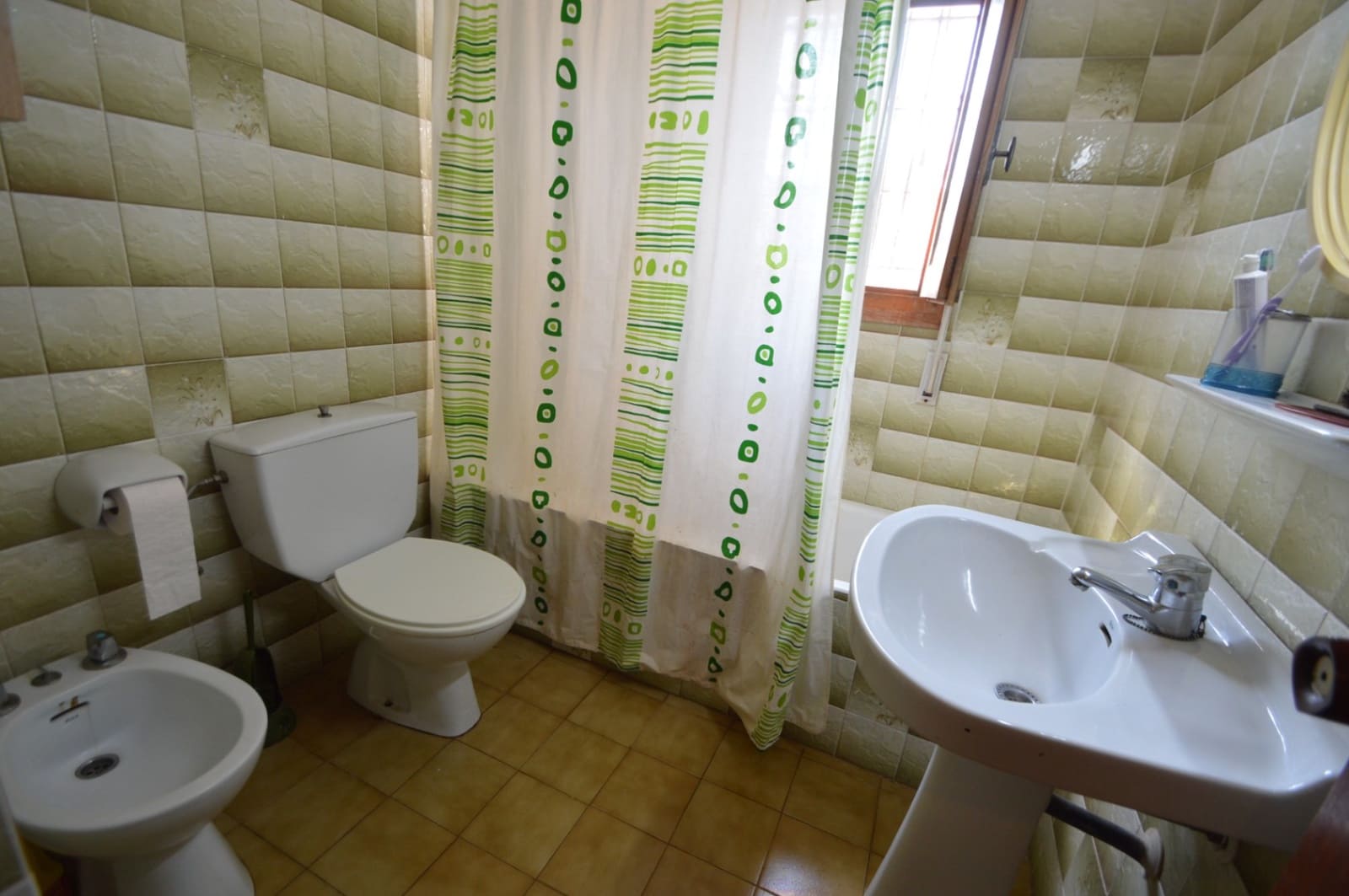 2 bedroom Villa for sale in Vinaros with garage - € 250,000 (Ref: 9956614)