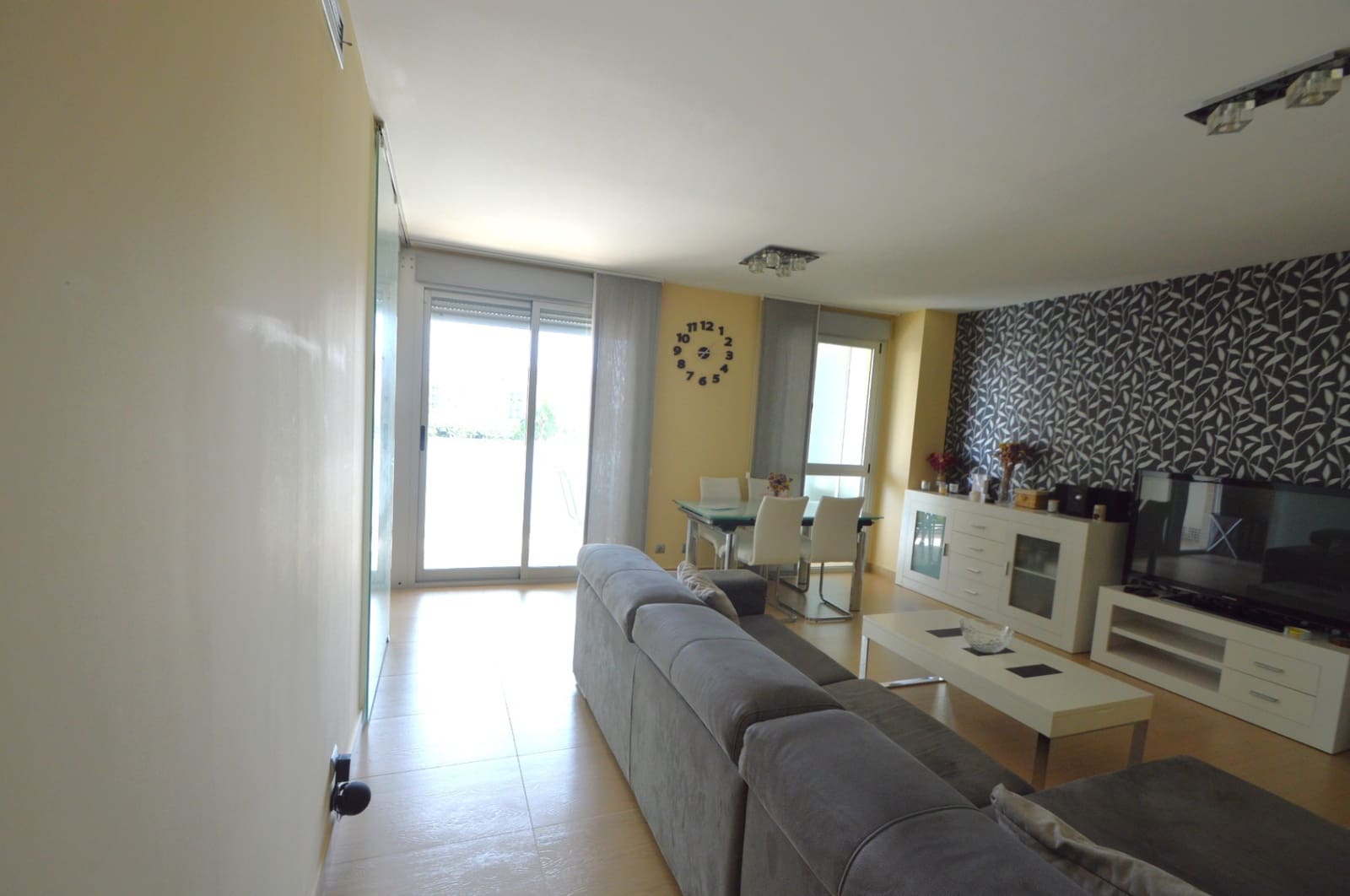 Piso de 2 habitaciones en Vinaròs en venta con piscina garaje - 225.000 € (Ref: 9989965)