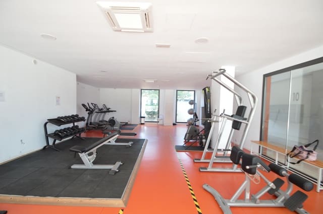 Piso de 2 habitaciones en Vinaròs en venta con piscina garaje - 225.000 € (Ref: 9989965)