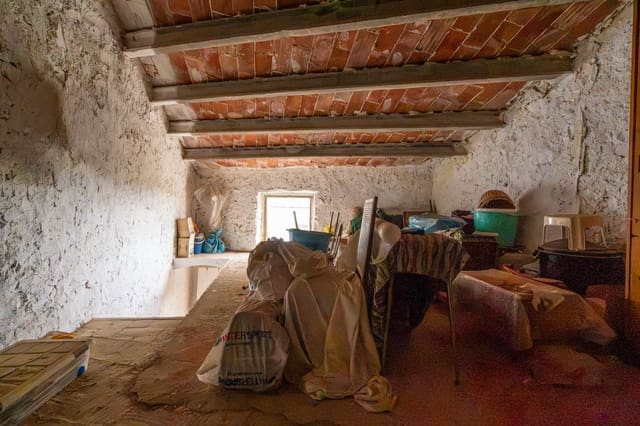 Hus til salgs i Mas de Barberans - € 24 000 (Ref: 10044228)