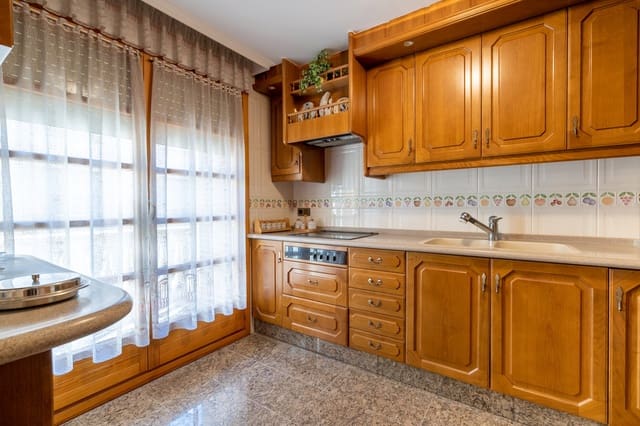 4 soveværelse Byhus til salg i Bitem, Tortosa med garage - € 265.000 (Ref: 6609705)