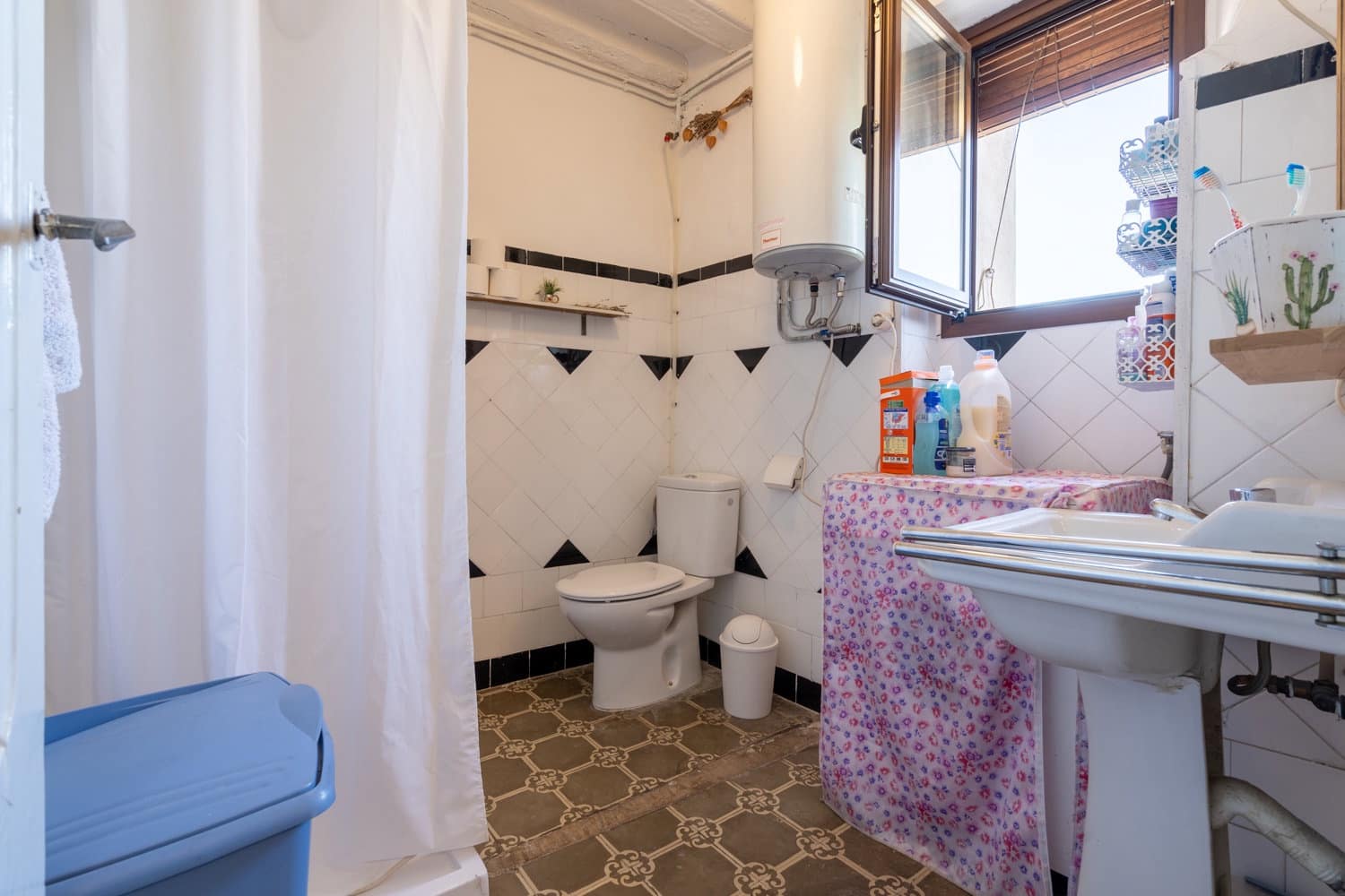 4 bedroom Townhouse for sale in Horta de Sant Joan - € 120,000 (Ref: 7756909)