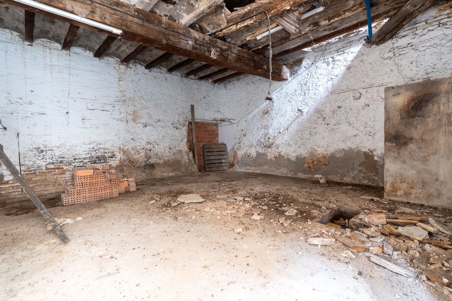 Byhus til salg i Tortosa - € 27.000 (Ref: 8779157)