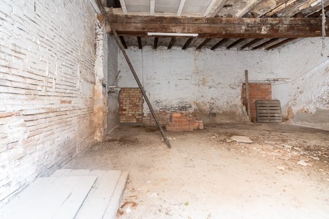 Byhus til salg i Tortosa - € 33.000 (Ref: 8779157)