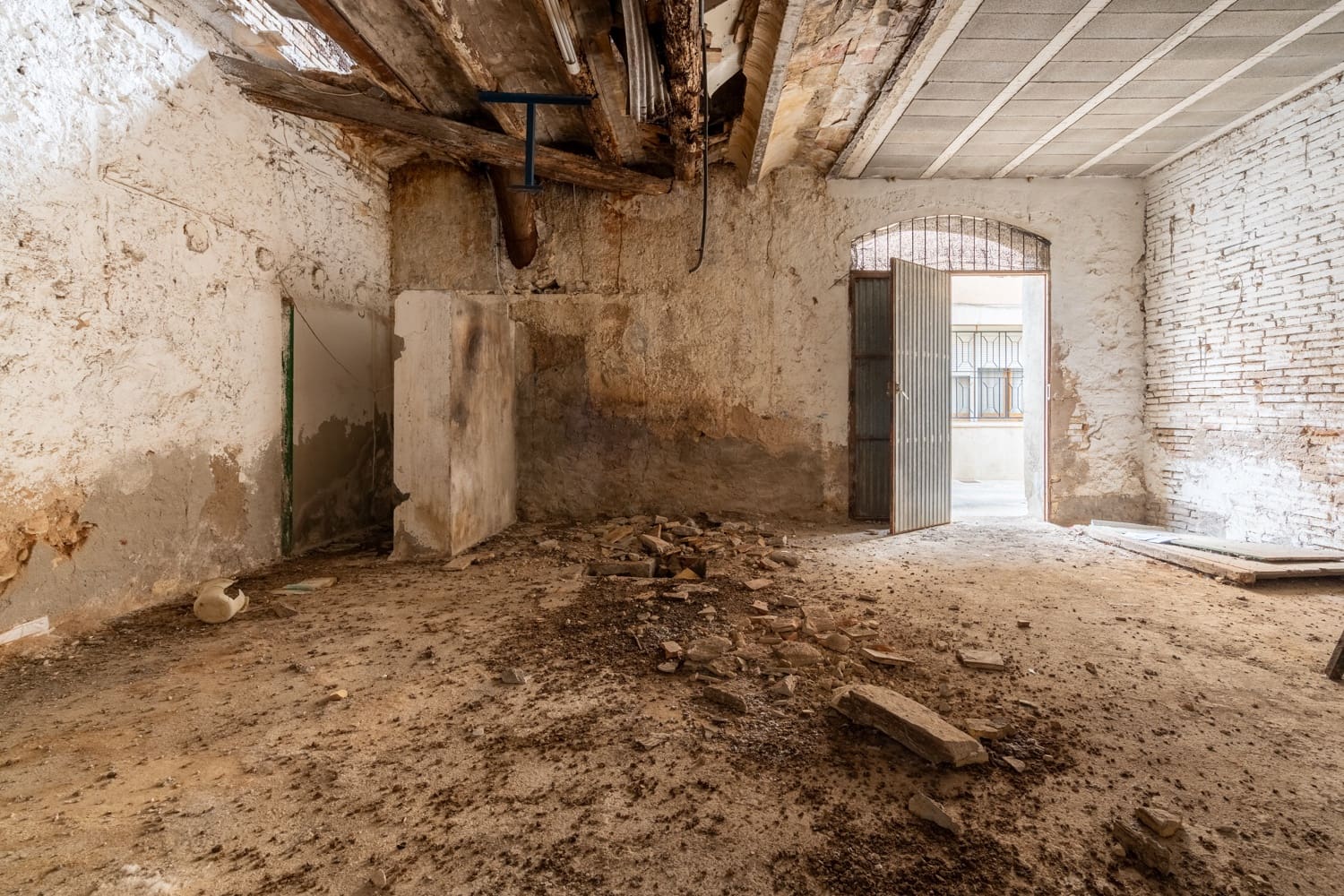 Byhus til salg i Tortosa - € 27.000 (Ref: 8779157)