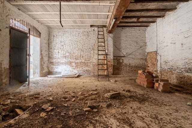 Byhus til salg i Tortosa - € 33.000 (Ref: 8779157)