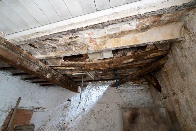 Byhus til salg i Tortosa - € 33.000 (Ref: 8779157)