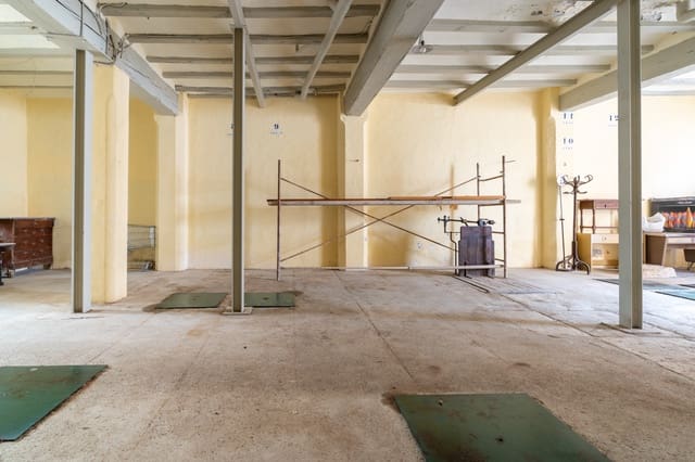 Garage til salg i Tortosa - € 215.000 (Ref: 8814096)