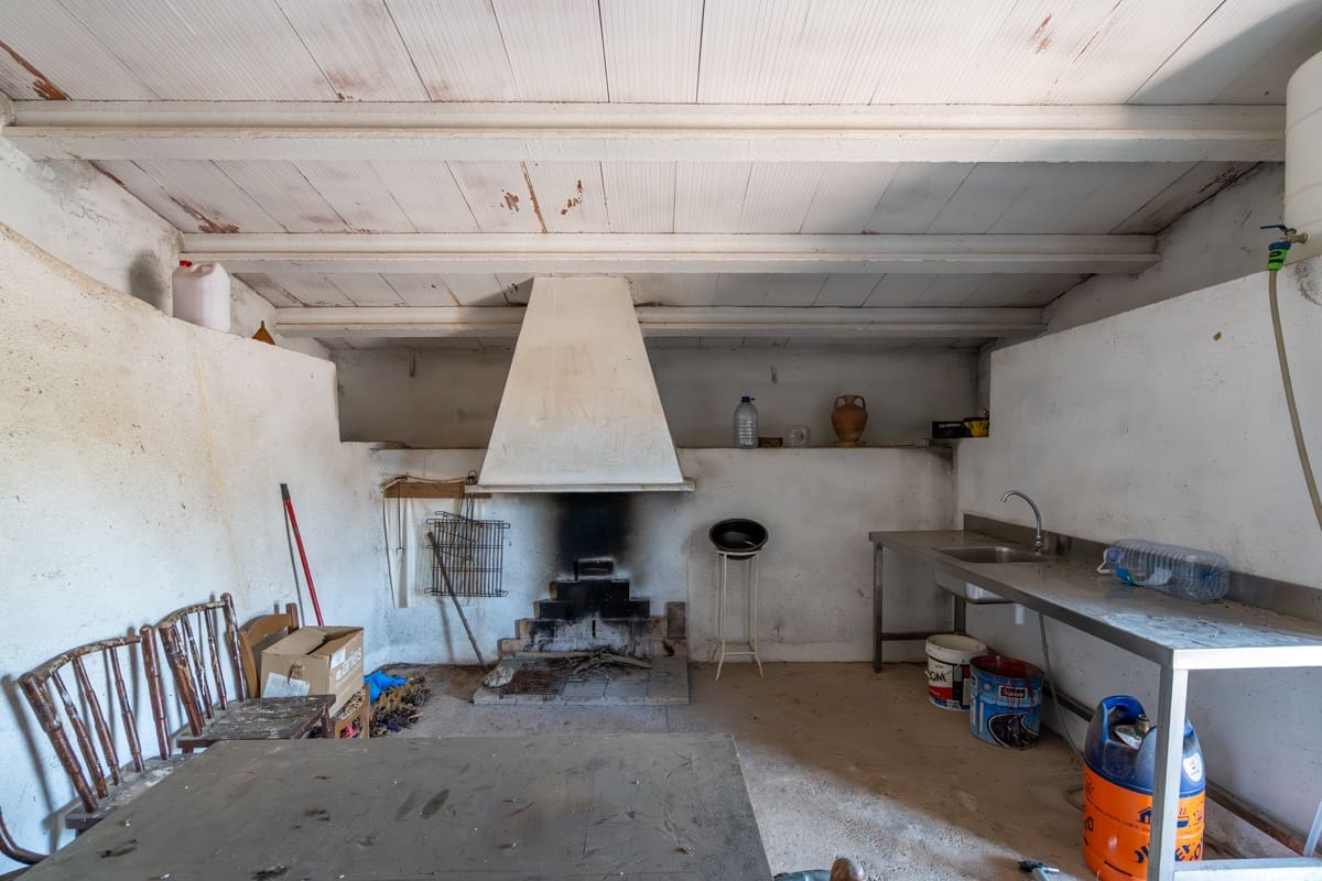 Finca/Herregård til salgs i Ginestar - € 74 000 (Ref: 9167179)