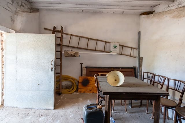 Finca/Country House for sale in Ginestar - € 74,000 (Ref: 9167179)
