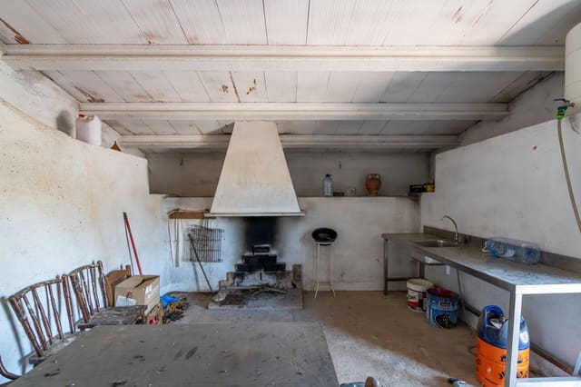 Finca/Country House for sale in Ginestar - € 74,000 (Ref: 9167179)