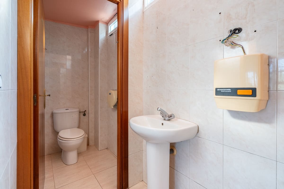 Erhverv til salg i Tortosa - € 140.000 (Ref: 9177126)