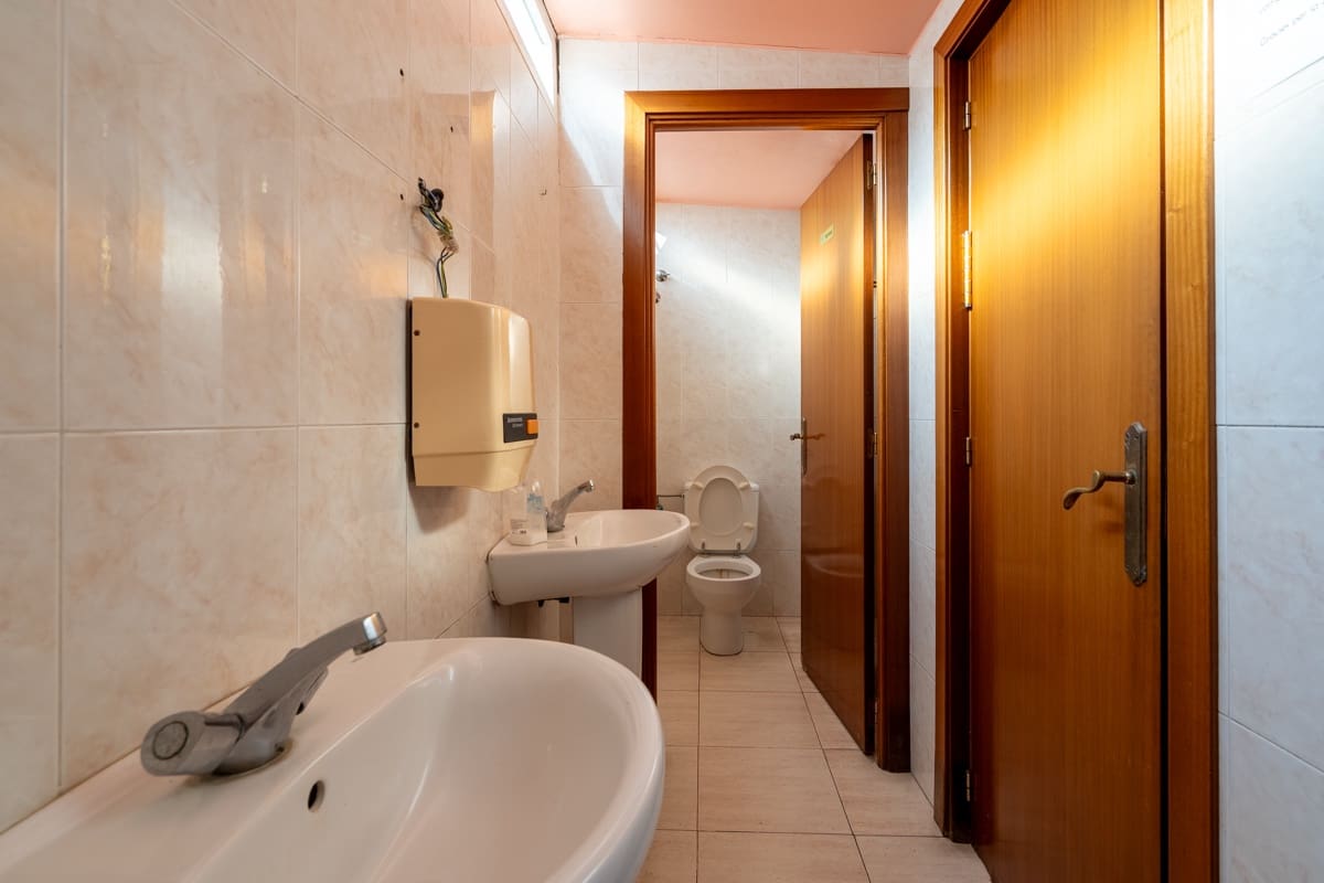 Erhverv til salg i Tortosa - € 140.000 (Ref: 9177126)