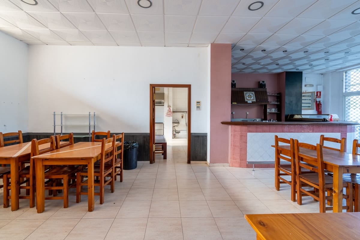 Erhverv til salg i Tortosa - € 140.000 (Ref: 9177126)