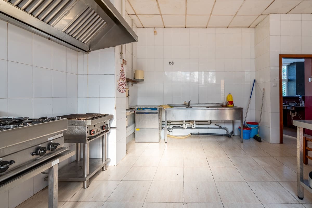 Erhverv til salg i Tortosa - € 140.000 (Ref: 9177126)