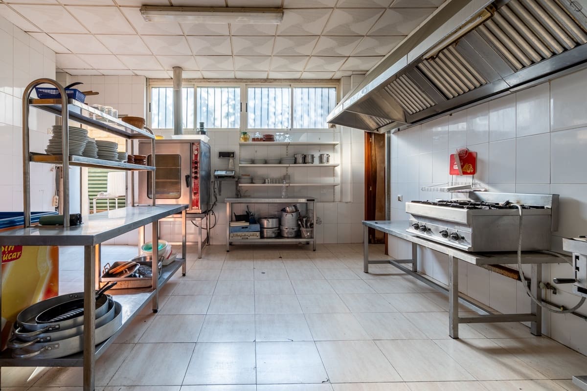 Erhverv til salg i Tortosa - € 140.000 (Ref: 9177126)