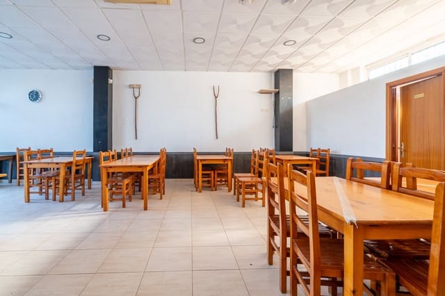 Kaupallinen myytävänä paikassa Tortosa - 140 000 € (Ref: 9177126)