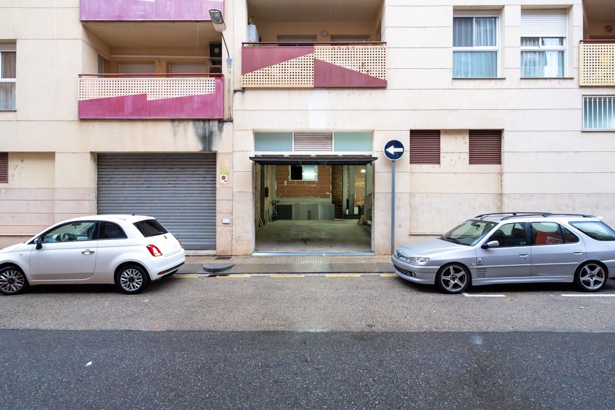 Garage till salu i Tortosa - 110 000 € (Ref: 9354540)