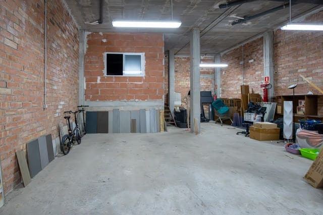 Garage til salg i Tortosa - € 110.000 (Ref: 9354540)