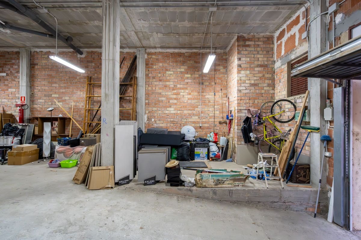 Garage till salu i Tortosa - 110 000 € (Ref: 9354540)