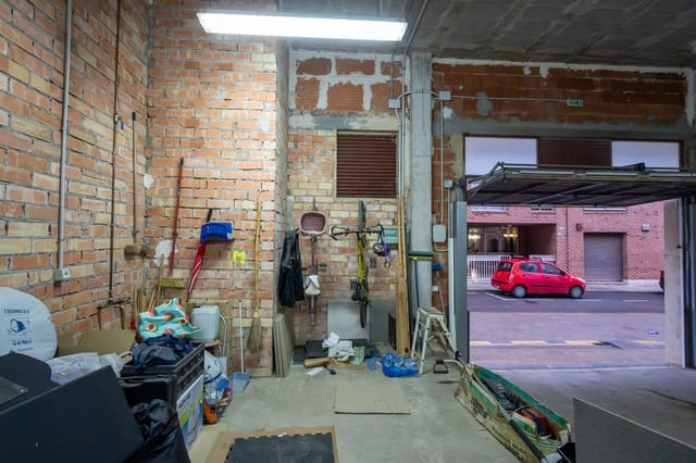 Garage til salg i Tortosa - € 110.000 (Ref: 9354540)