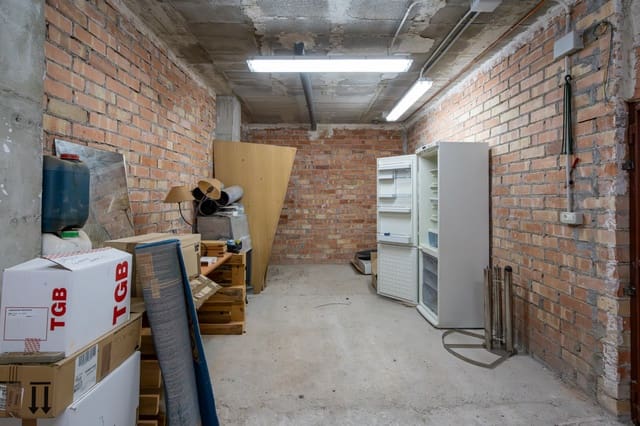 Garage til salg i Tortosa - € 110.000 (Ref: 9354540)