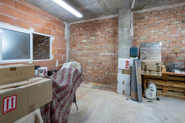 Autotalli myytävänä paikassa Tortosa - 110 000 € (Ref: 9354540)