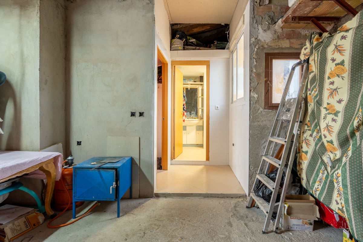 7 soveværelse Byhus til salg i Tortosa - € 140.000 (Ref: 9354541)