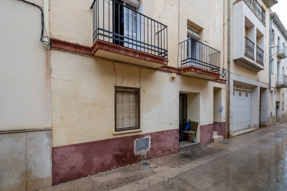7 soveværelse Byhus til salg i Tortosa - € 140.000 (Ref: 9354541)