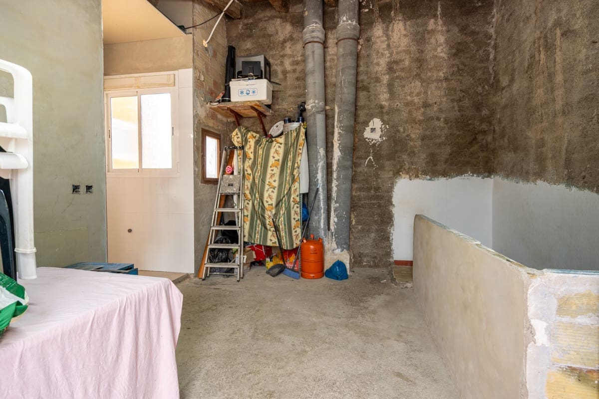 7 soveværelse Byhus til salg i Tortosa - € 140.000 (Ref: 9354541)