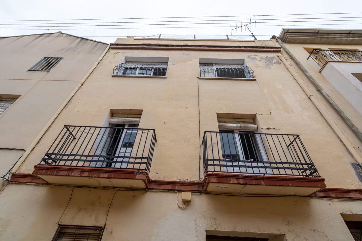 7 soveværelse Byhus til salg i Tortosa - € 140.000 (Ref: 9354541)