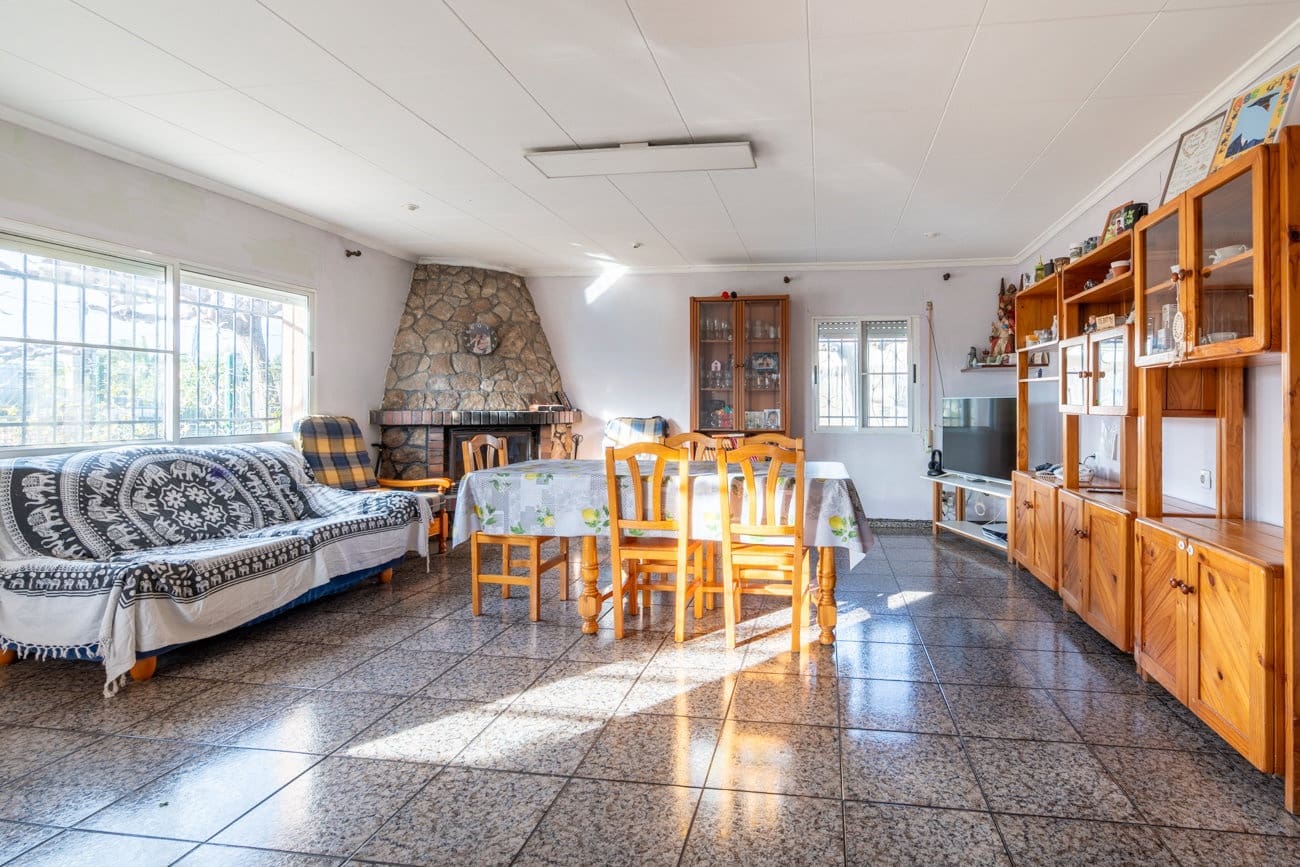 Chalet de 5 habitaciones en Tortosa en venta con piscina - 320.000 € (Ref: 9565692)