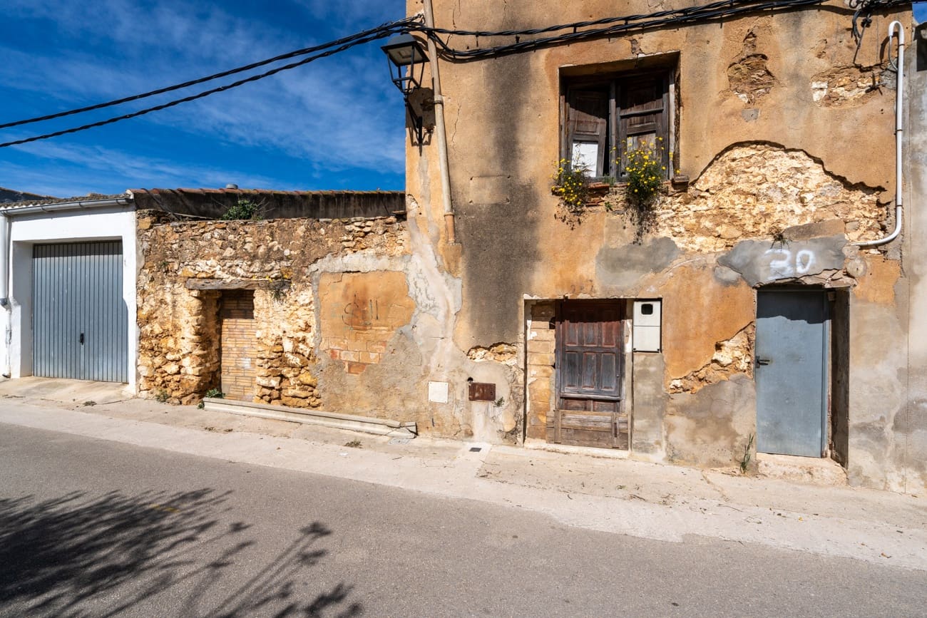 Townhouse for sale in Godall - € 18,000 (Ref: 9732470)