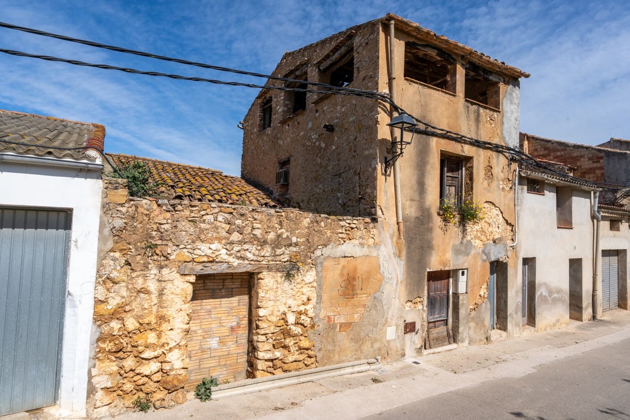 Townhouse for sale in Godall - € 18,000 (Ref: 9732470)