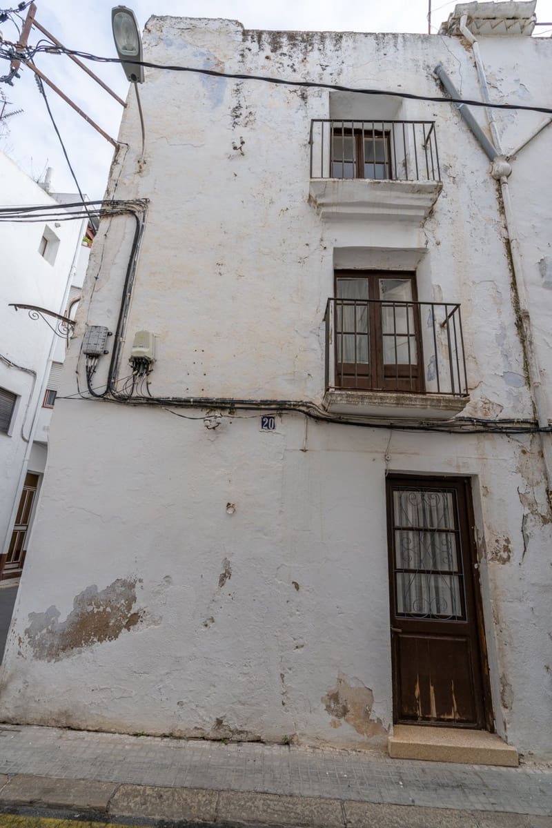 4 bedroom Townhouse for sale in La Senia - € 49,000 (Ref: 9812386)