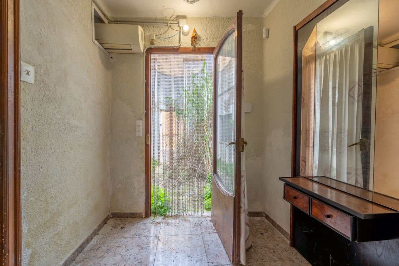 5 bedroom Townhouse for sale in Santa Barbara - € 70,000 (Ref: 9824051)