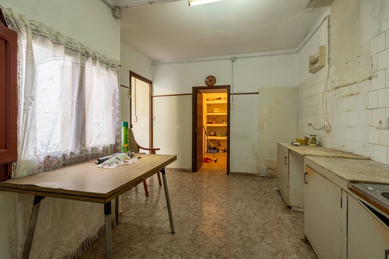 5 bedroom Townhouse for sale in Santa Barbara - € 70,000 (Ref: 9824051)