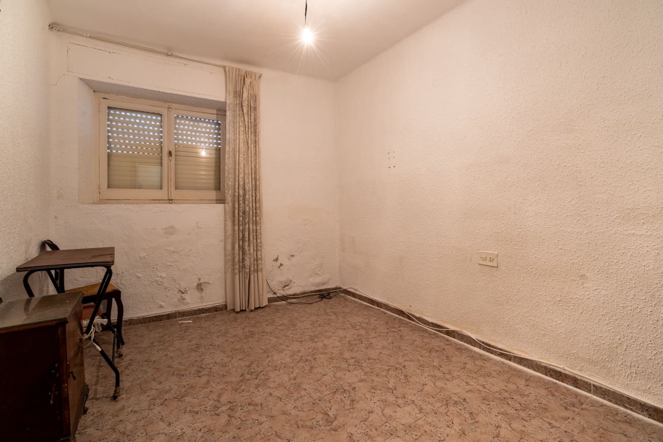 5 bedroom Townhouse for sale in Santa Barbara - € 70,000 (Ref: 9824051)