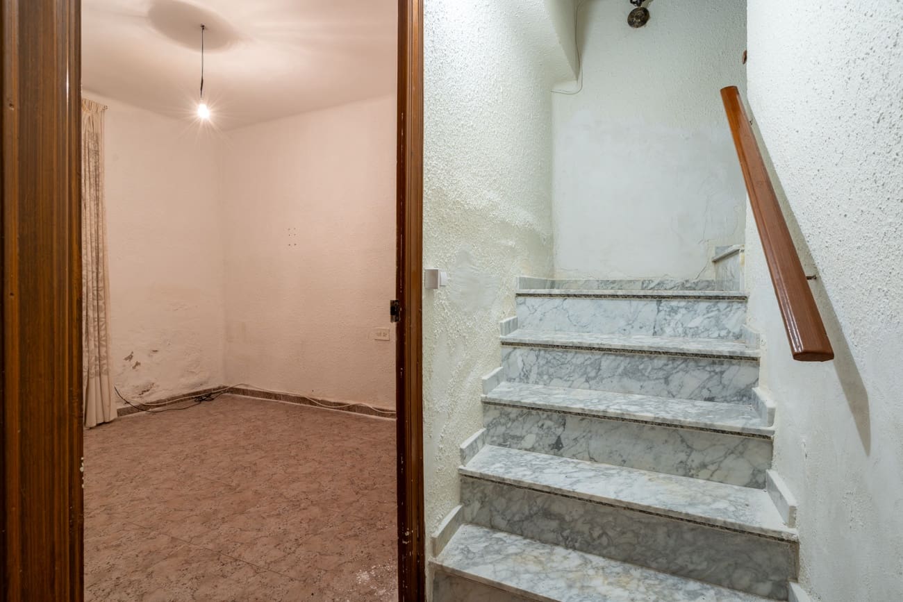 5 bedroom Townhouse for sale in Santa Barbara - € 70,000 (Ref: 9824051)
