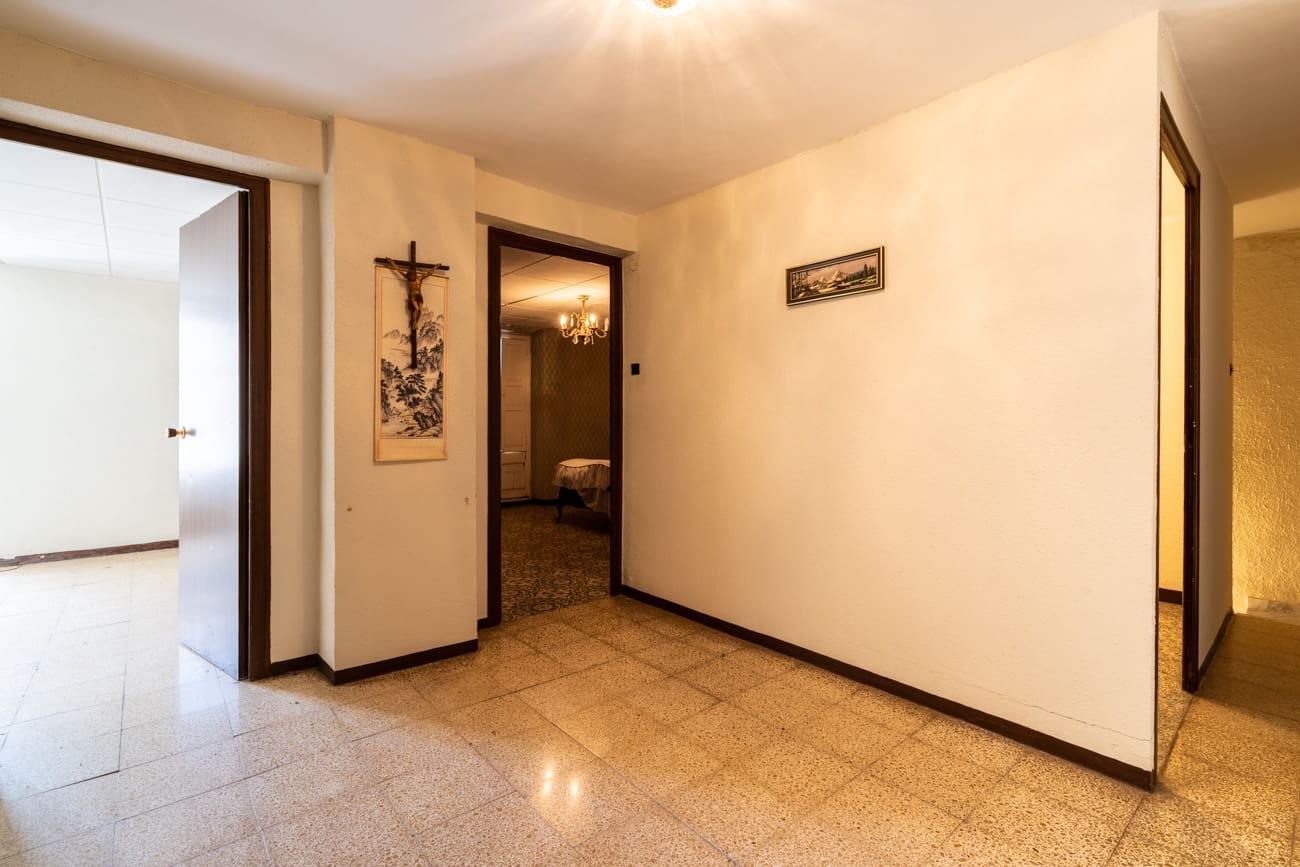 5 bedroom Townhouse for sale in Santa Barbara - € 70,000 (Ref: 9824051)