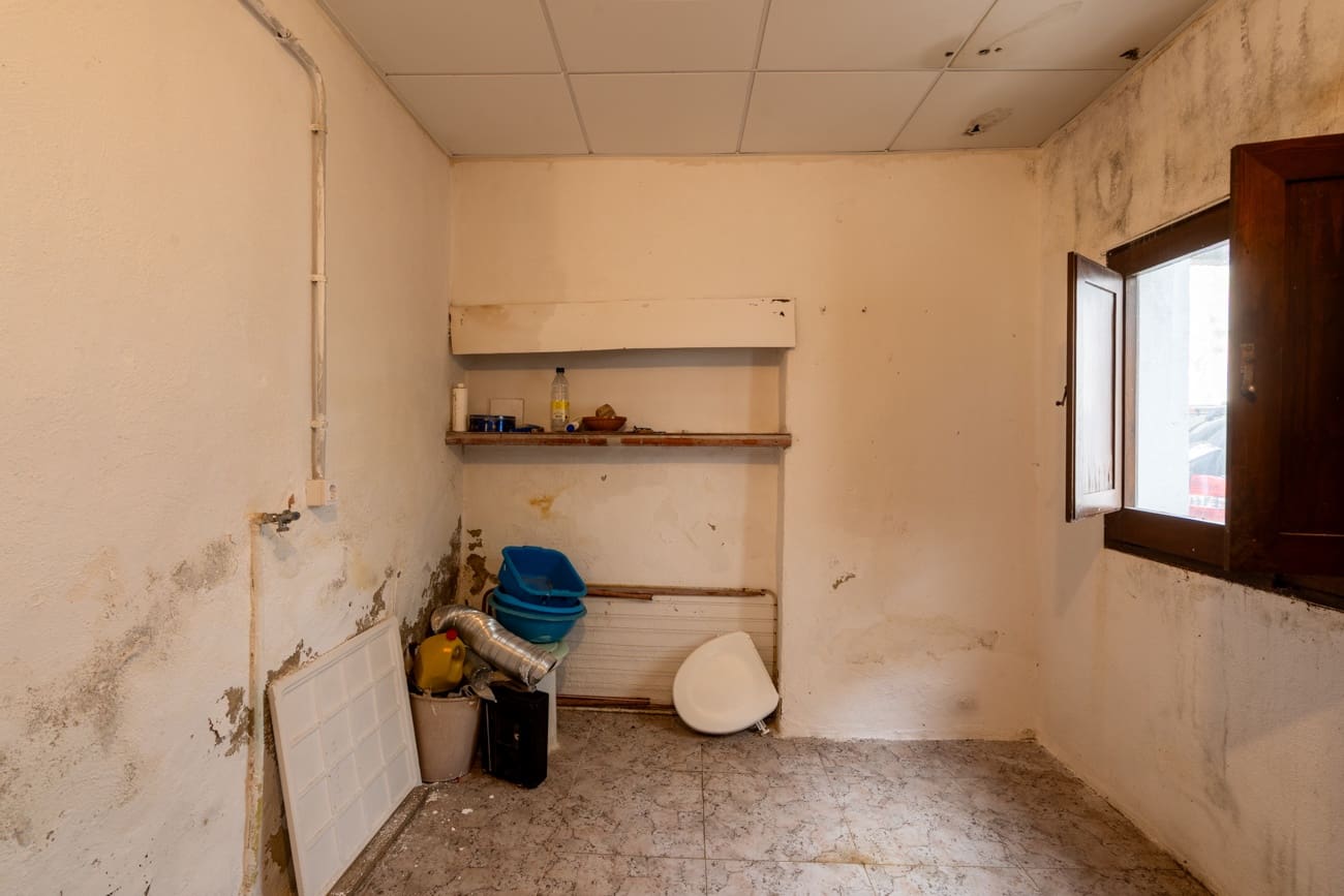 5 bedroom Townhouse for sale in Santa Barbara - € 70,000 (Ref: 9824051)