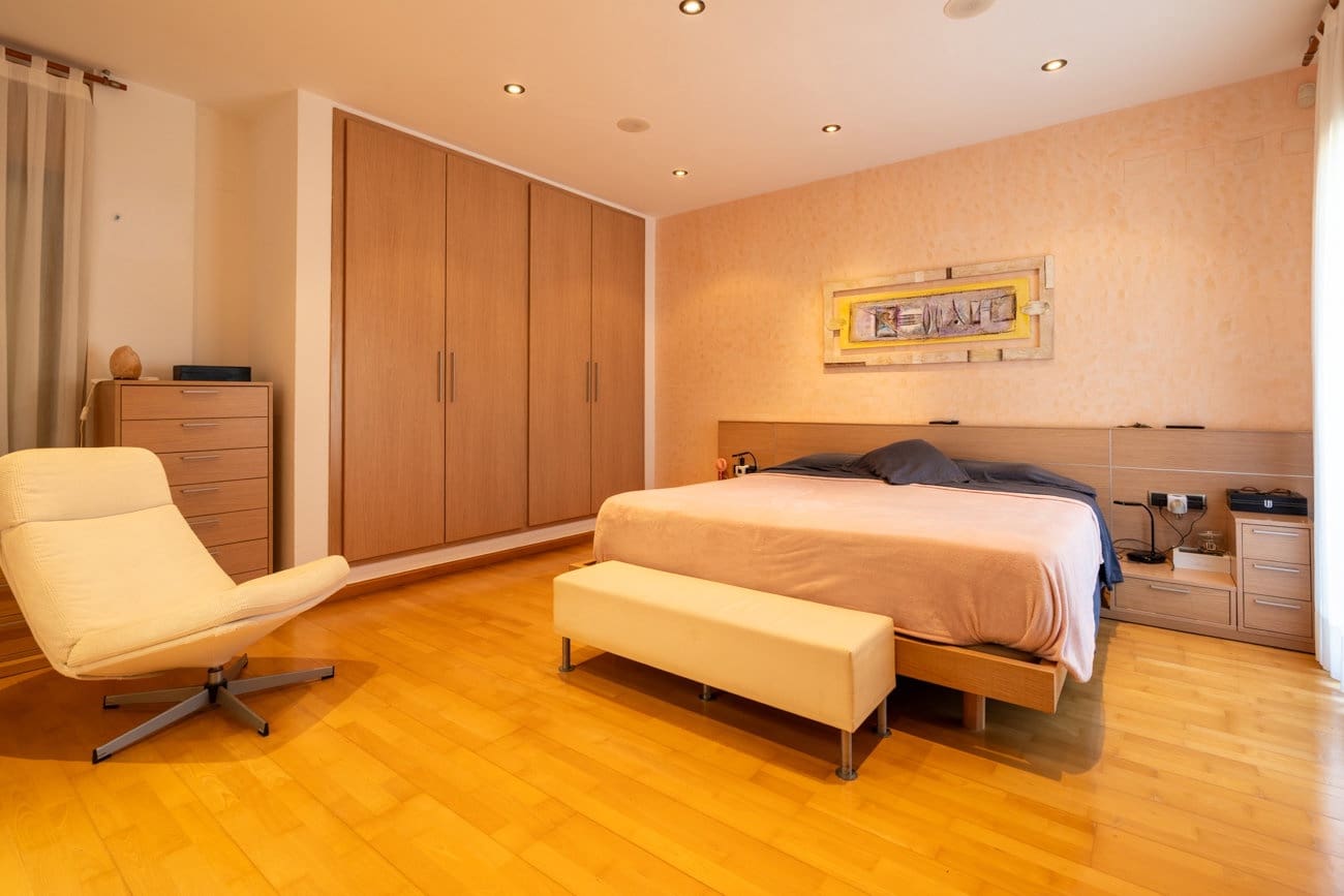 4 bedroom Villa for sale in Tortosa with pool garage - € 1,650,000 (Ref: 9866159)