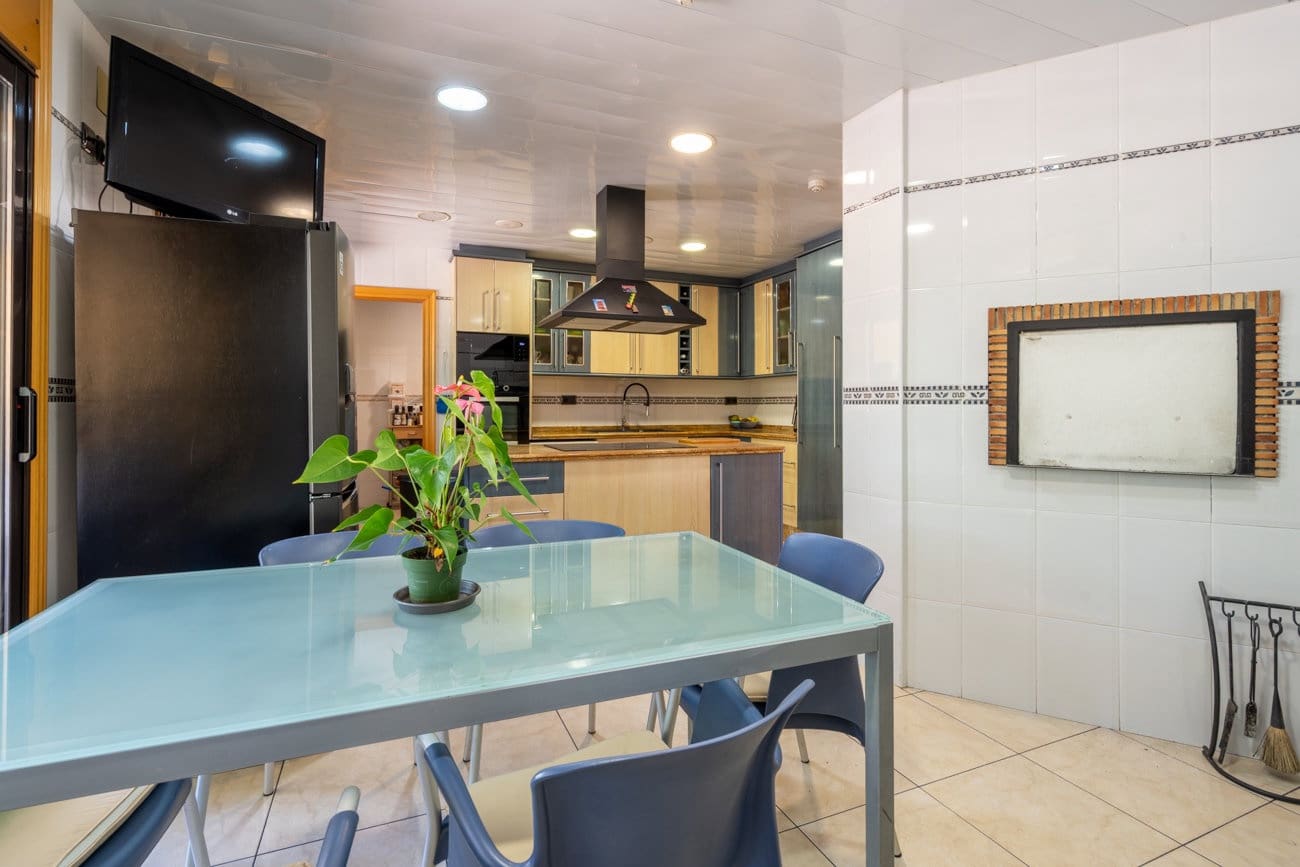 4 bedroom Villa for sale in Tortosa with pool garage - € 1,650,000 (Ref: 9866159)