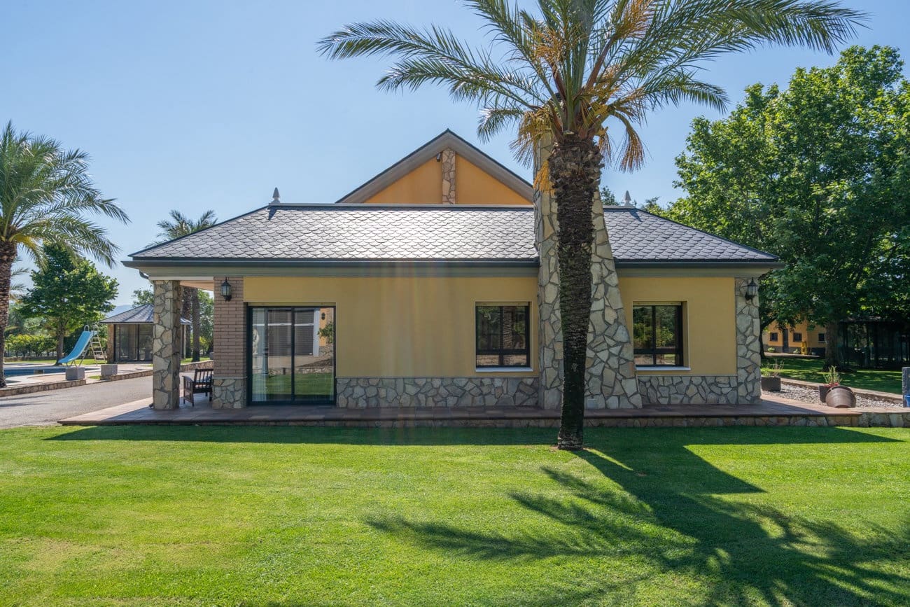 4 bedroom Villa for sale in Tortosa with pool garage - € 1,650,000 (Ref: 9866159)