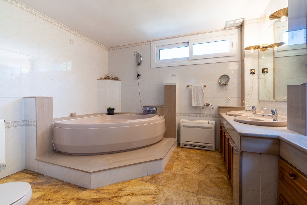 8 soveværelse Villa til salg i Tortosa - € 950.000 (Ref: 9877452)