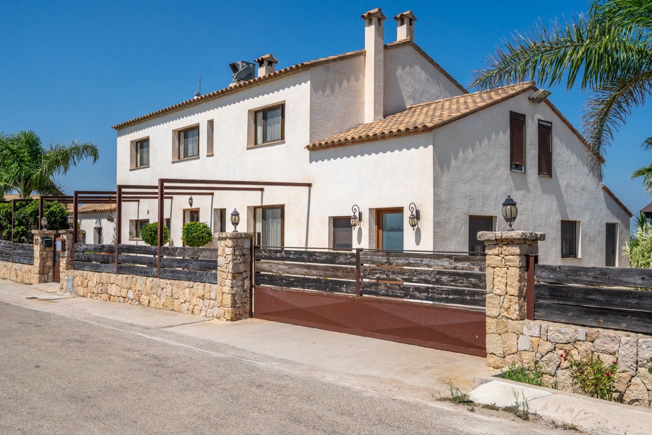 10 bedroom Finca/Country House for sale in Deltebre with pool - € 1,298,000 (Ref: 9967969)